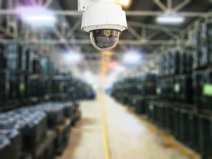 camera security system in commercial warehouse 